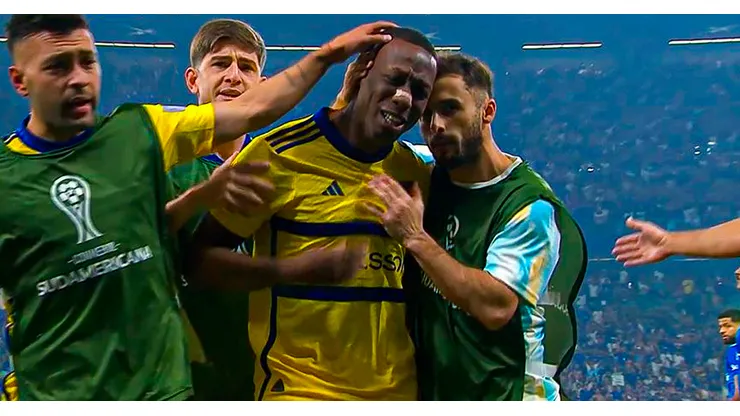Luis Advíncula fue expulsado en la Copa Sudamericana 2024.