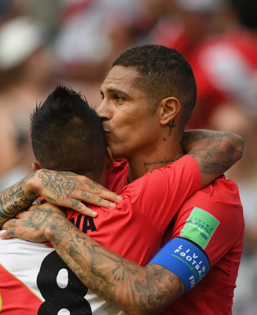 Christian Cueva y Paolo Guerrero jugando el Mundial de Rusia 2018. (Foto: Getty).