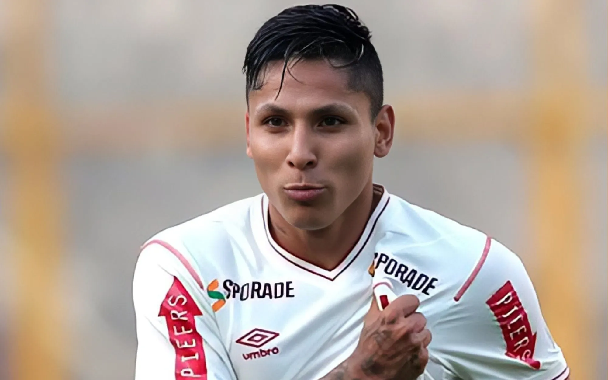 Raúl Ruidíaz jugando en Universitario de Deportes. (Foto: Twitter).