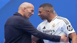 Kylian Mbappé y Zinedine Zidane, ambos vistieron la camiseta del Real Madrid.