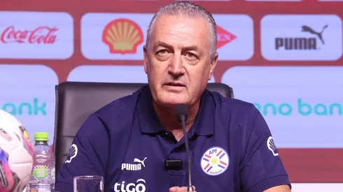 Alfaro fue presentado en Paraguay