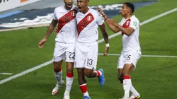 Renato Tapia presentado en su nuevo equipo y recibe críticas