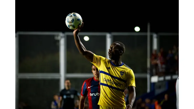 Luis Advíncula fue ofrecido a otro grande de América