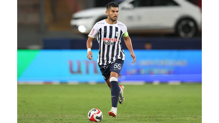 Hinchas de Alianza Lima critican y Carlos Zambrano responde