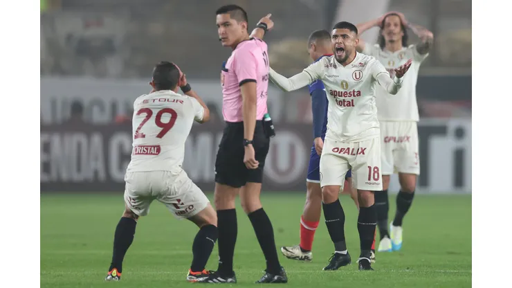 Universitario terminó sancionado por la CONMEBOL