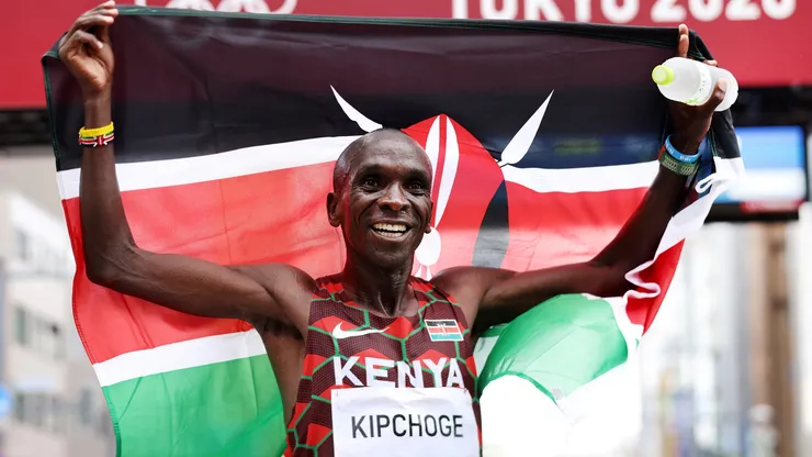 Eliud Kipchoge va por su tercer oro consecutivo.