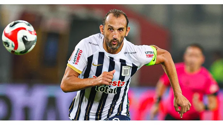 Hernán Barcos llegó a un acuerdo con Alianza Lima.