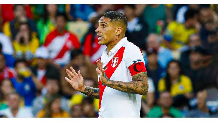 Paolo Guerrero dejaría Perú para irse a Banfield de Argentina.