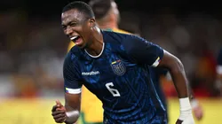 William Pacho recibió la oferta de un gigante de Inglaterra.