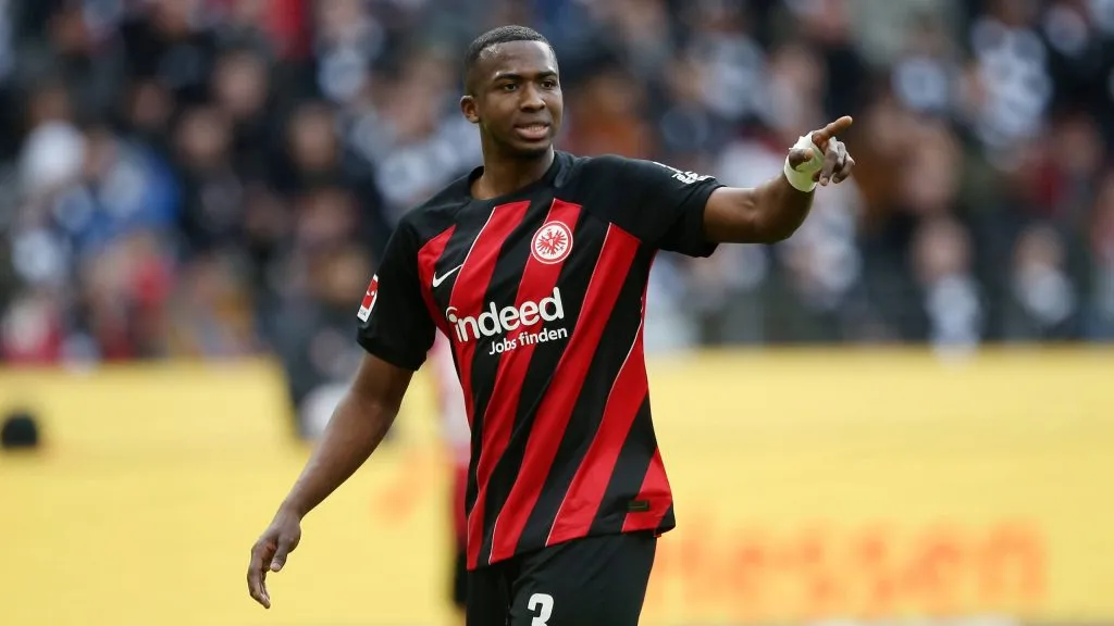 William Pacho llegó a Europa en el Eintracht Frankfurt