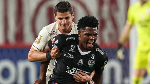 Universitario en duelo ante Unión Comercio por la Liga 1 de Perú.