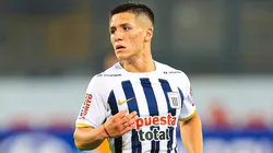 Catriel Cabellos jugando para Alianza Lima.