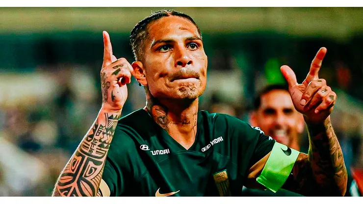 Paolo Guerrero festejando su primer gol oficial con Alianza Lima.