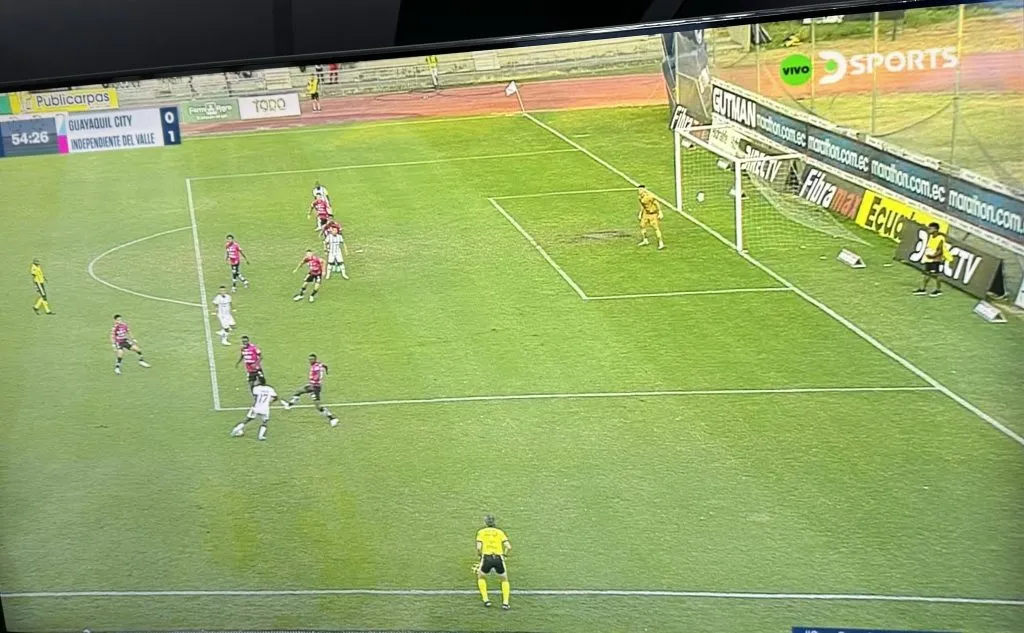 El polémico fuera de juego contra Guayaquil City. (Foto: @jamolestina)