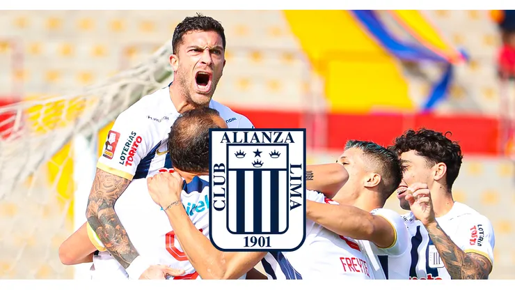 Adrián Arregui celebrando junto a todo el plantel de Alianza Lima.