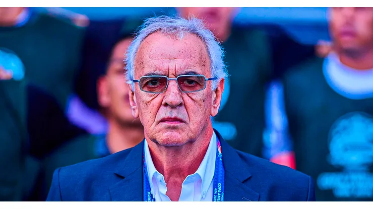 Jorge Fossati, técnico de Perú, se prepara para chocar ante Colombia.