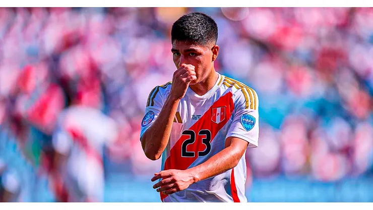 Piero Quispe jugando para Perú.