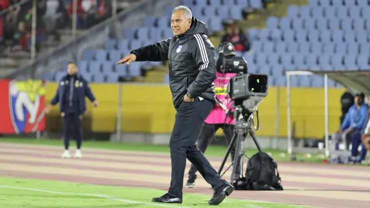 El ex DT de Emelec no la pasa bien en Colombia
