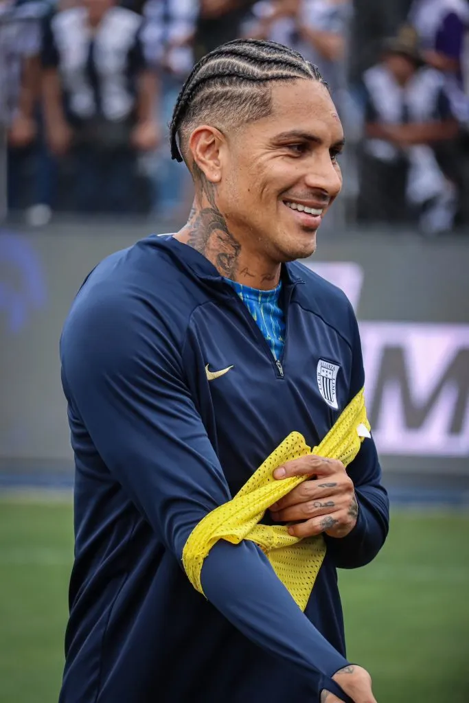 Paolo Guerrero en los entrenamientos de Alianza Lima. (Foto: Di’andello – @97Diandello).