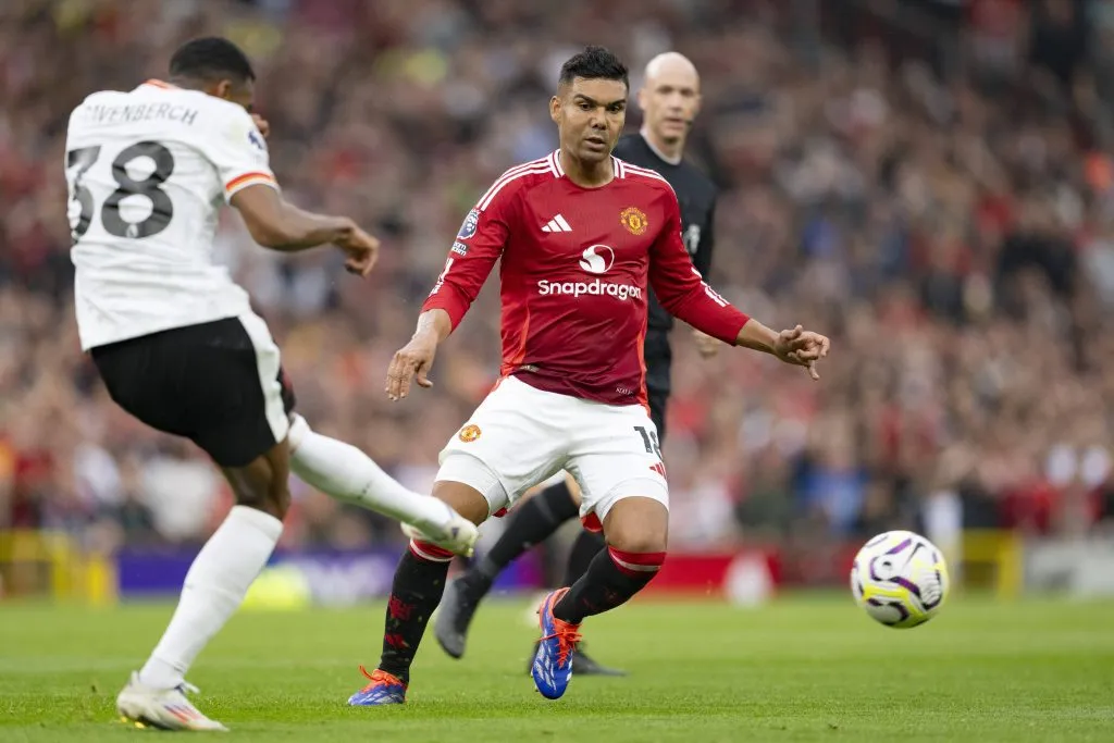 Casemiro fue reemplazado en el descanso por Collyer (IMAGO)