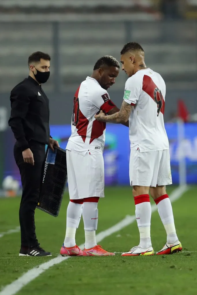 Jefferson Farfán en la Selección Peruana con Paolo Guerrero. (Foto: IMAGO)-