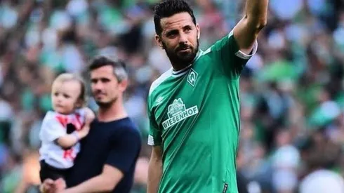 Pizarro debutó en la Bundesliga el 28 de agosto de 1999.