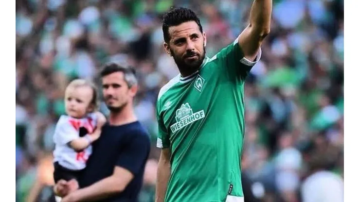 Pizarro debutó en la Bundesliga el 28 de agosto de 1999.