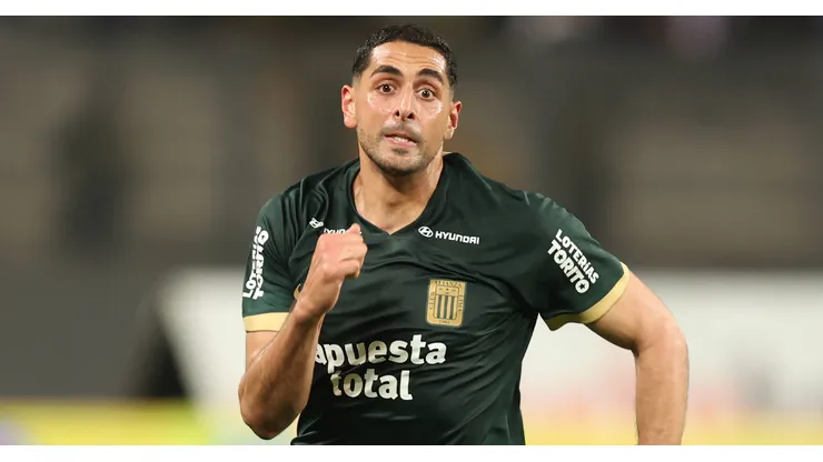 Pablo Sabbag jugando para Alianza Lima.