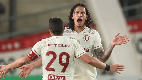 Universitario en el fútbol de Perú.