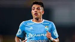 Santiago González jugando para Sporting Cristal.