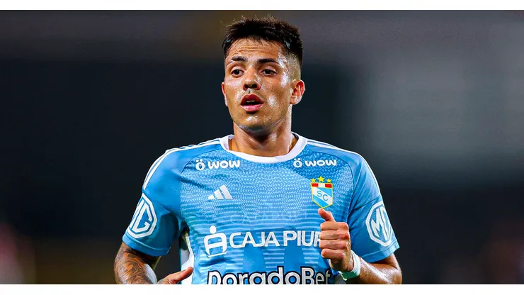 Santiago González jugando para Sporting Cristal.