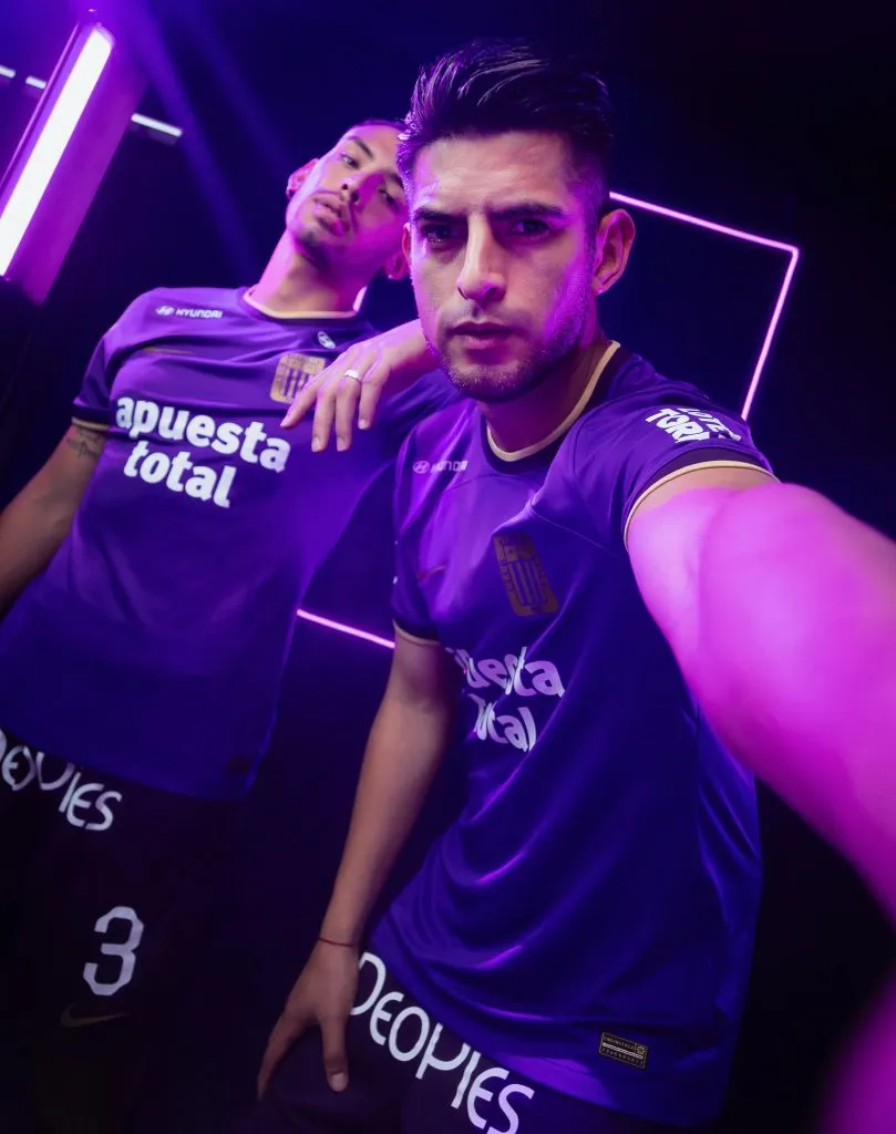 Carlos Zambrano en sesión de fotos con Alianza Lima. (Foto: Alianza Lima),