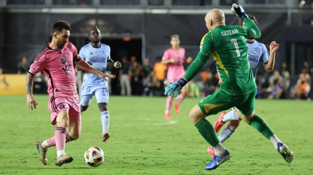Messi y Guzan en Inter Miami vs Atlanta United. (Foto: Imago)