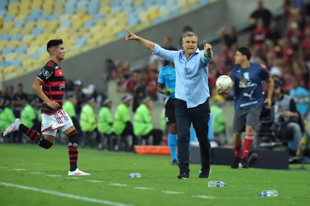 Diego Aguirre en la eliminatoria con Flamengo.