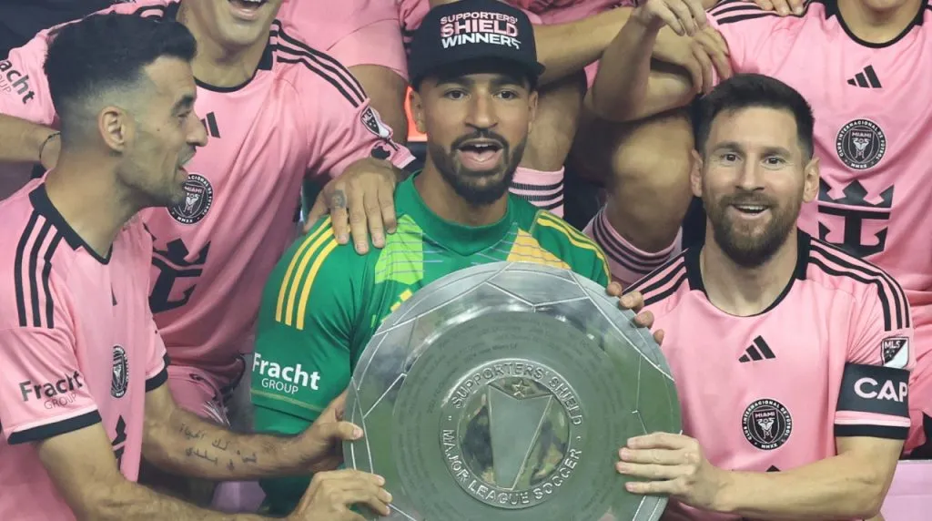 Sergio Busquets, Drake Callender y Lionel Messi. (Foto: Getty Images)