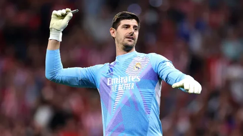 La placa de Thibaut Courtois en el Estadio Metropolitano, una vez más, fue vandalizada por los hinchas del Atlético de Madrid.