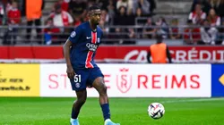 William Pacho es de los mejores jugadores del PSG pero su salario no lo refleja.