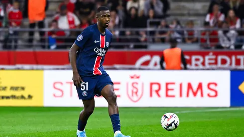 William Pacho es de los mejores jugadores del PSG pero su salario no lo refleja.