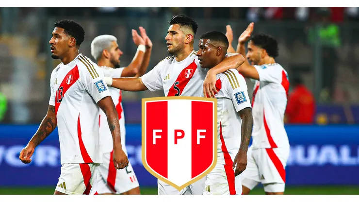La Selección Peruana celebrando el triunfo ante Uruguay por las Eliminatorias.