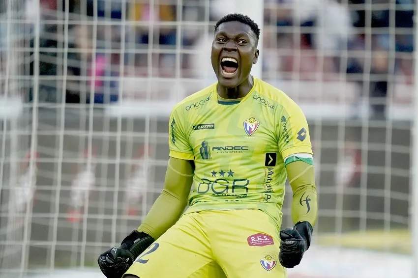 David Cabezas sería el nuevo arquero de la Selección de Ecuador.