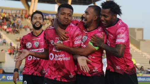 Kenny Arroyo a sus 17 años ya jugaba en el primer equipo de IDV.