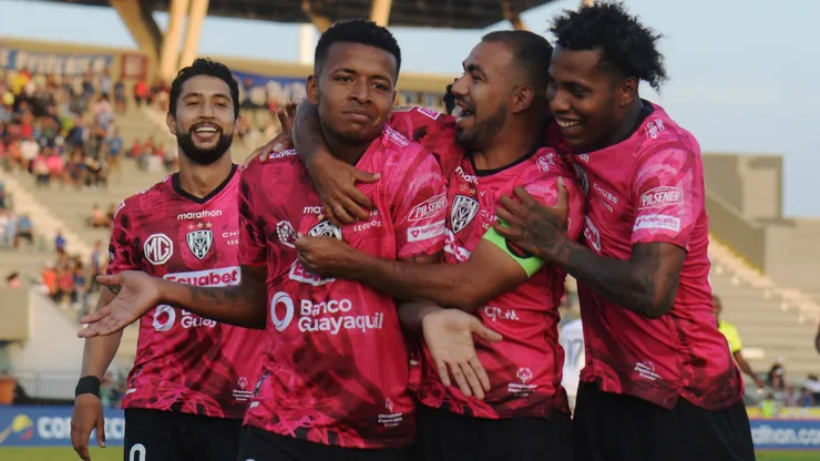 Kenny Arroyo a sus 17 años ya jugaba en el primer equipo de IDV.