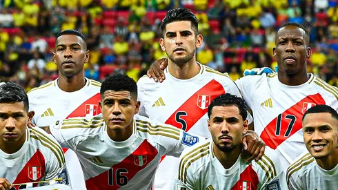 Selección Peruana jugando ante Brasil.
