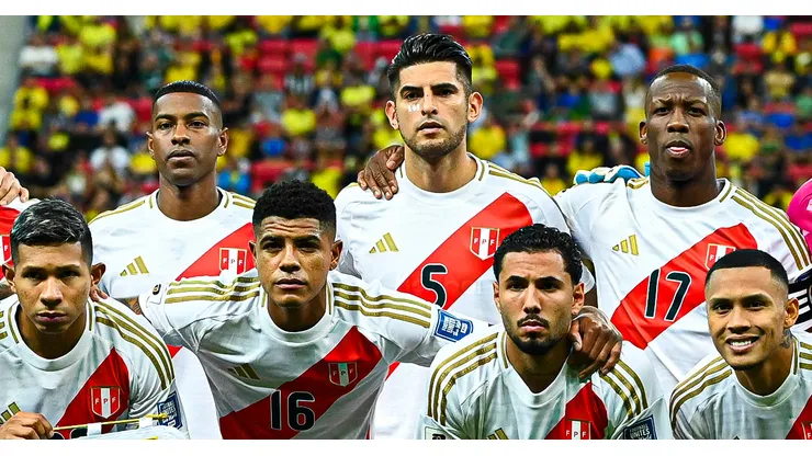 Selección Peruana jugando ante Brasil.
