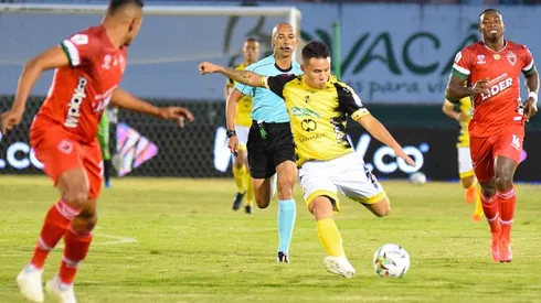 No busquen más: Roger Torres de Alianza Petrolera marco el gol del año