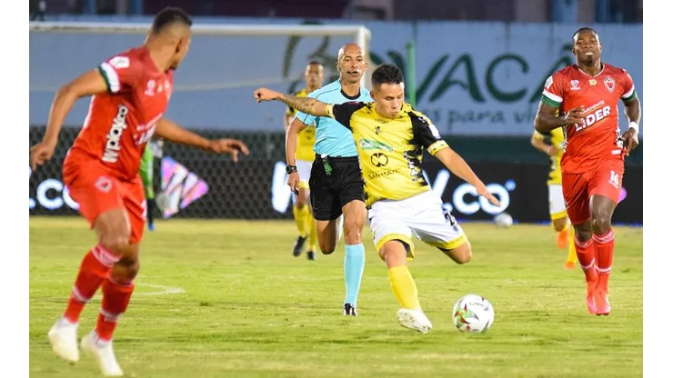 No busquen más: Roger Torres de Alianza Petrolera marco el gol del año