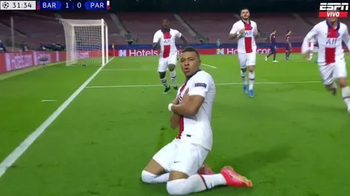 Mbappé salió entre la defensa del Barcelona y lo empató para PSG