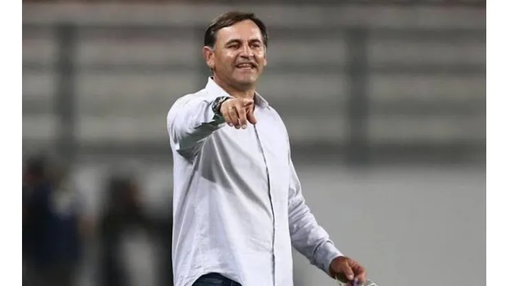 Carlos Bustos fue presentado en Alianza hace un mes.