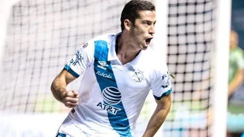 Santiago Ormeño es actual delantero del Puebla de México.