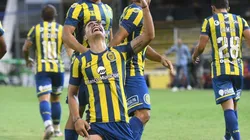 El festejo emotivo de Luca Martínez Dupuy.